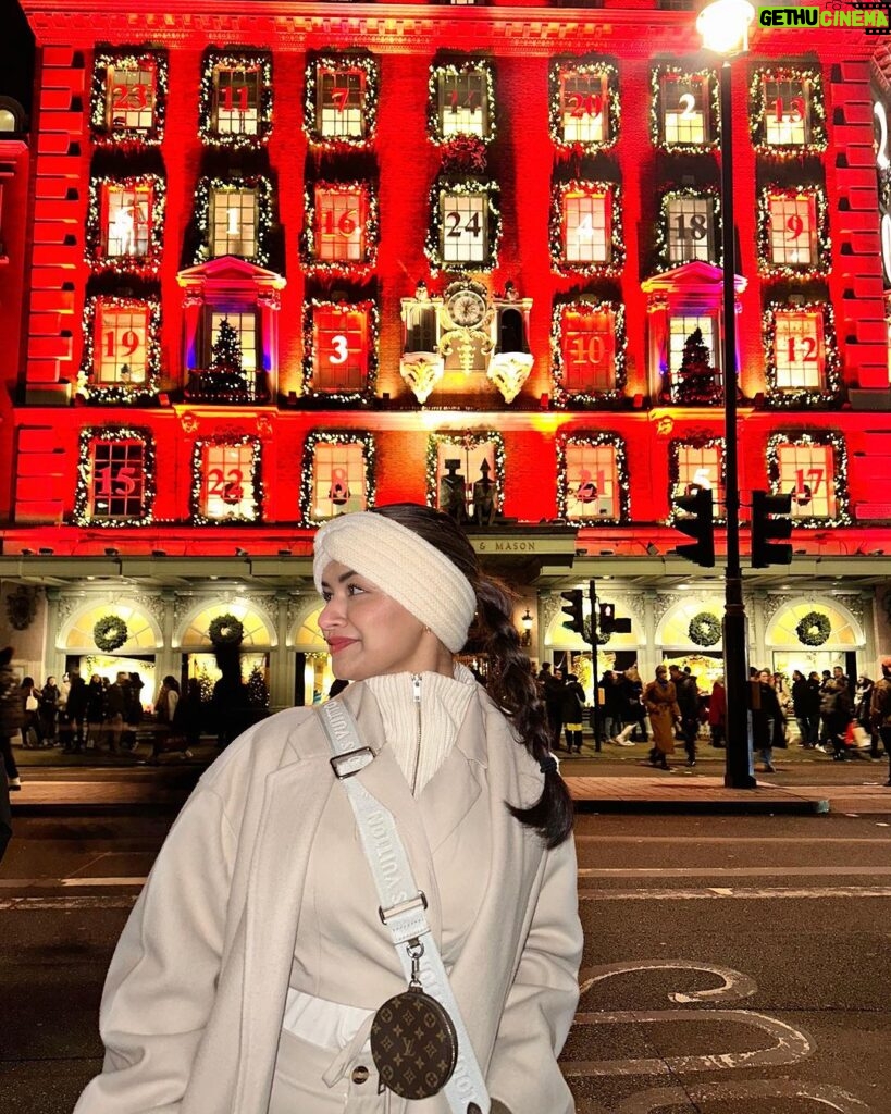 Avneet Kaur Instagram - Merry Christmas 🎅🏻🎄♥️ London, United Kingdom