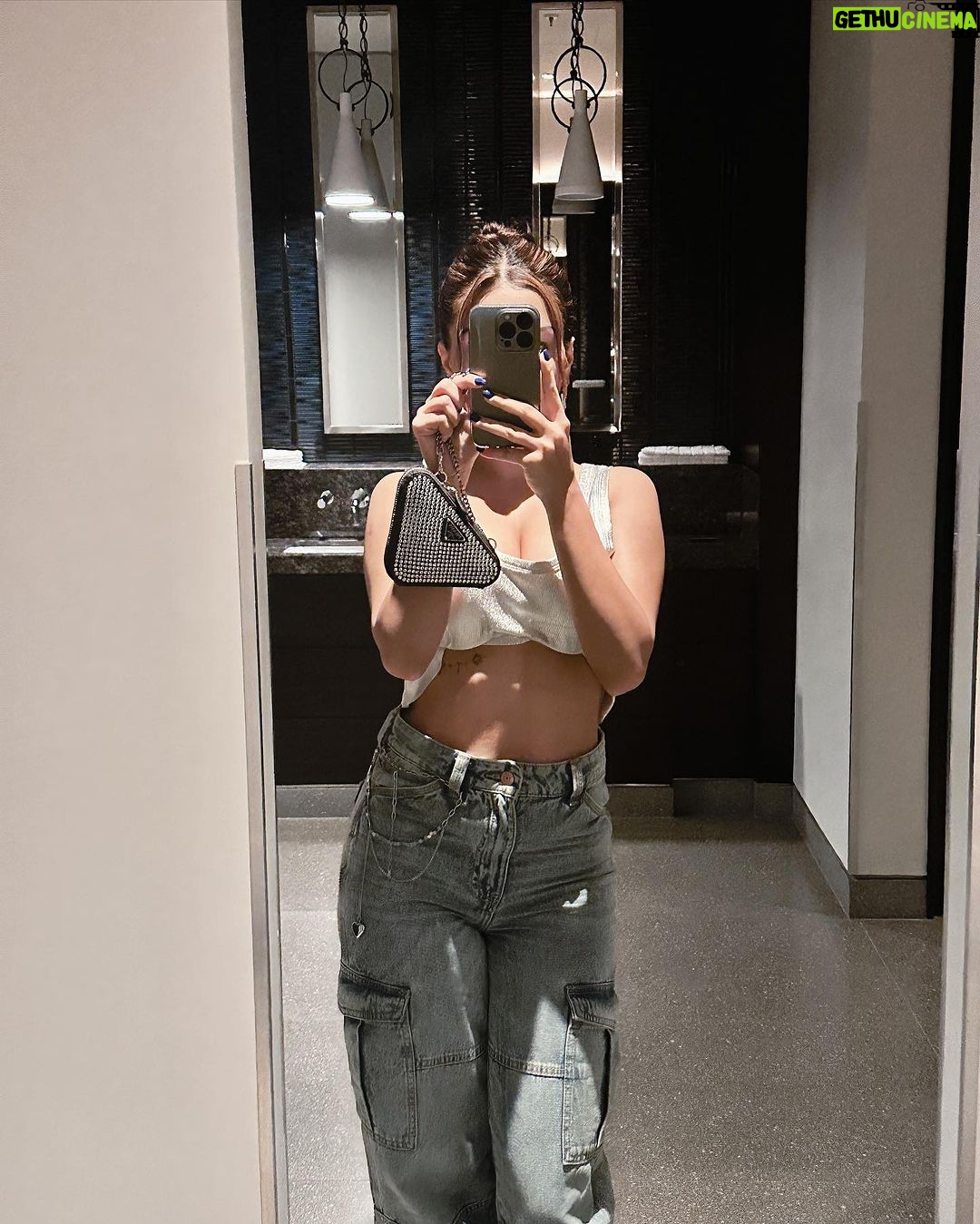 Avneet Kaur Instagram - My mirror needs a “screenshot” button London, United Kingdom