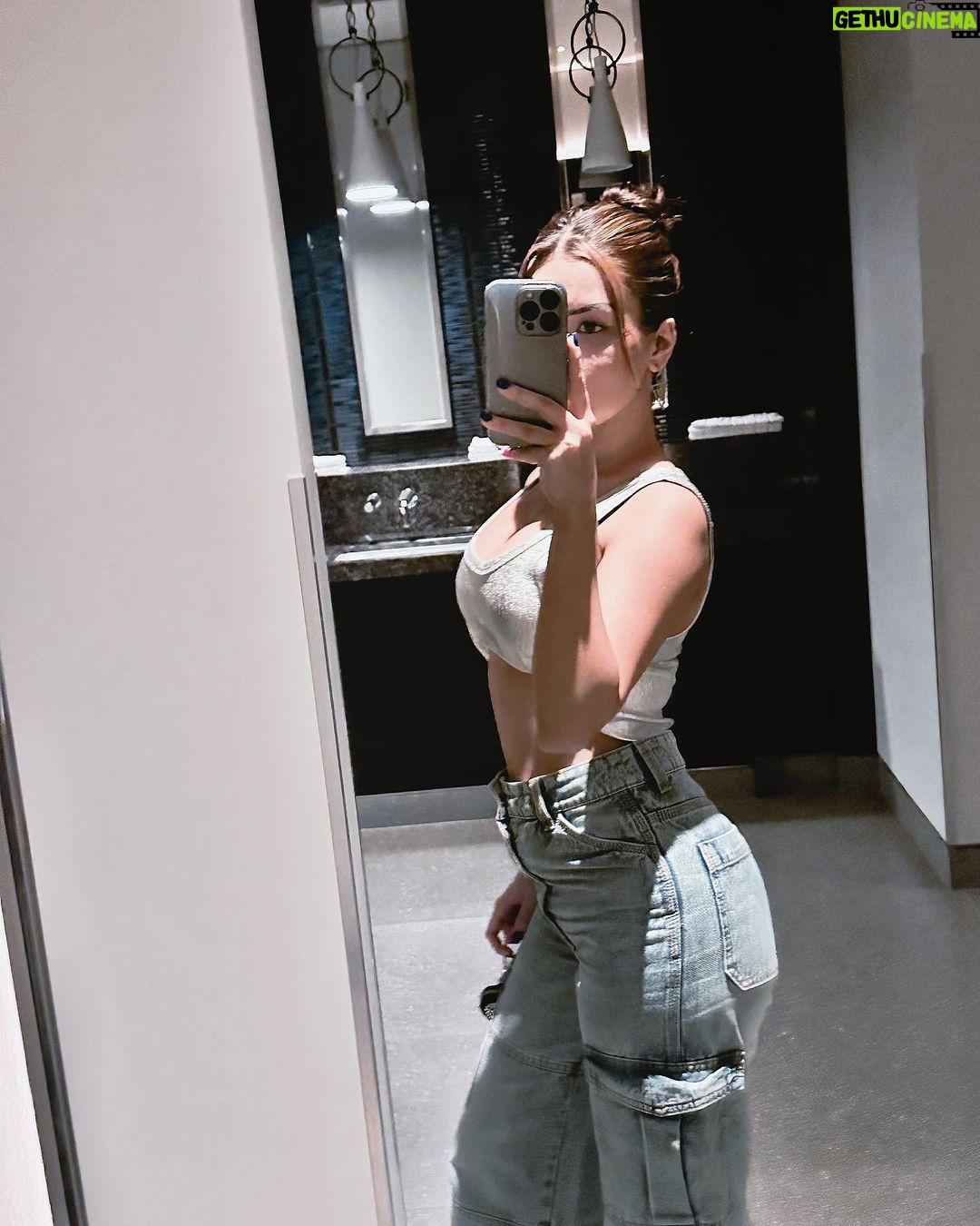 Avneet Kaur Instagram - My mirror needs a “screenshot” button London, United Kingdom