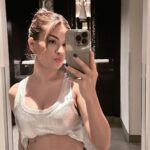 Avneet Kaur Instagram - My mirror needs a “screenshot” button London, United Kingdom