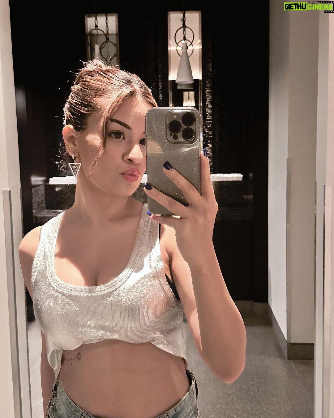 Avneet Kaur Instagram - My mirror needs a “screenshot” button London, United Kingdom