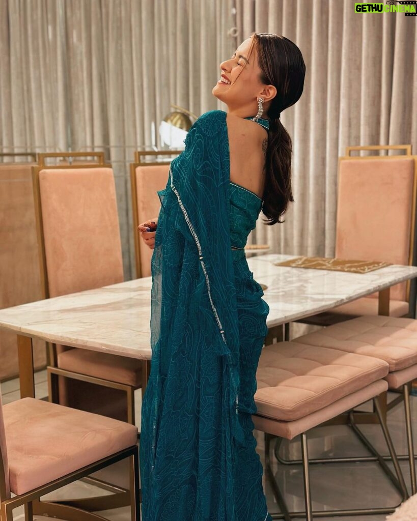 Avneet Kaur Instagram - I love wearing sarees 🥹💗 Wearing @1717_designerwear Styled by @_vaishnavii.3011