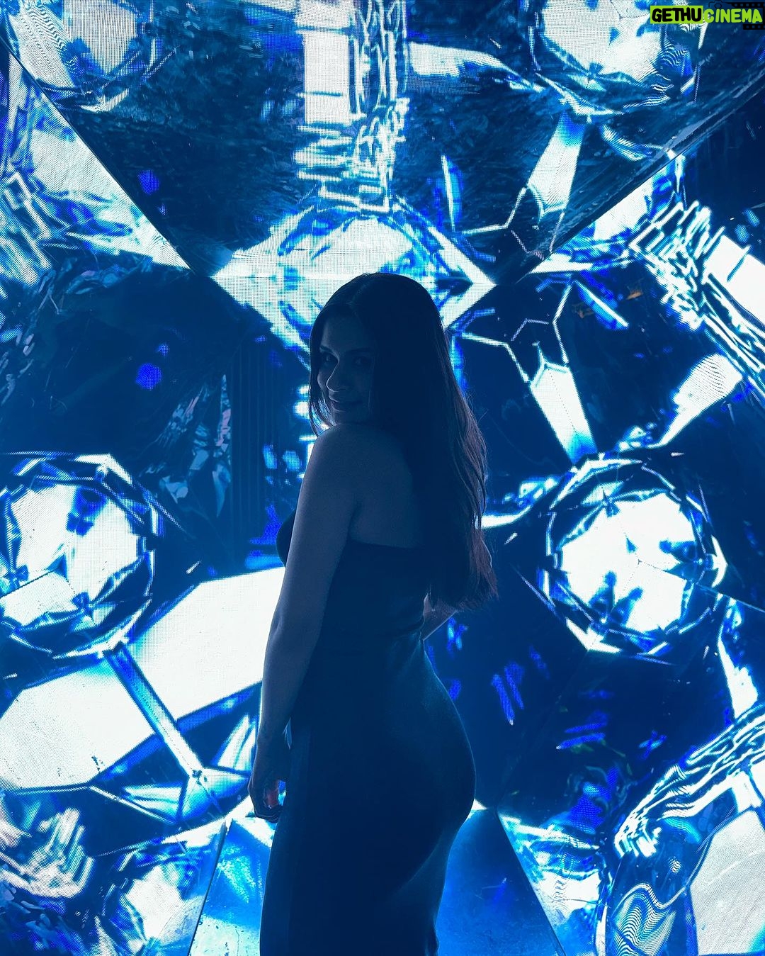 Avneet Kaur Instagram - I found these pictures damn cool 💙⚡️ London, United Kingdom