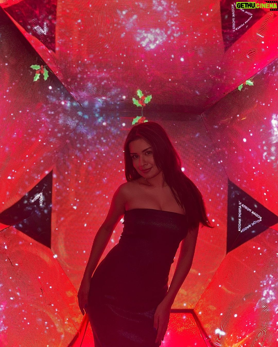 Avneet Kaur Instagram - I found these pictures damn cool 💙⚡️ London, United Kingdom
