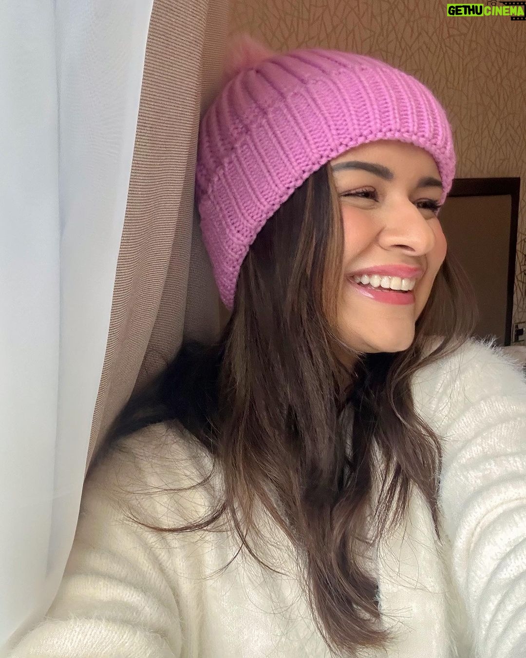 Avneet Kaur Instagram - Cold London mornings and my many moods💖❄️🍂⛄️ London, United Kingdom