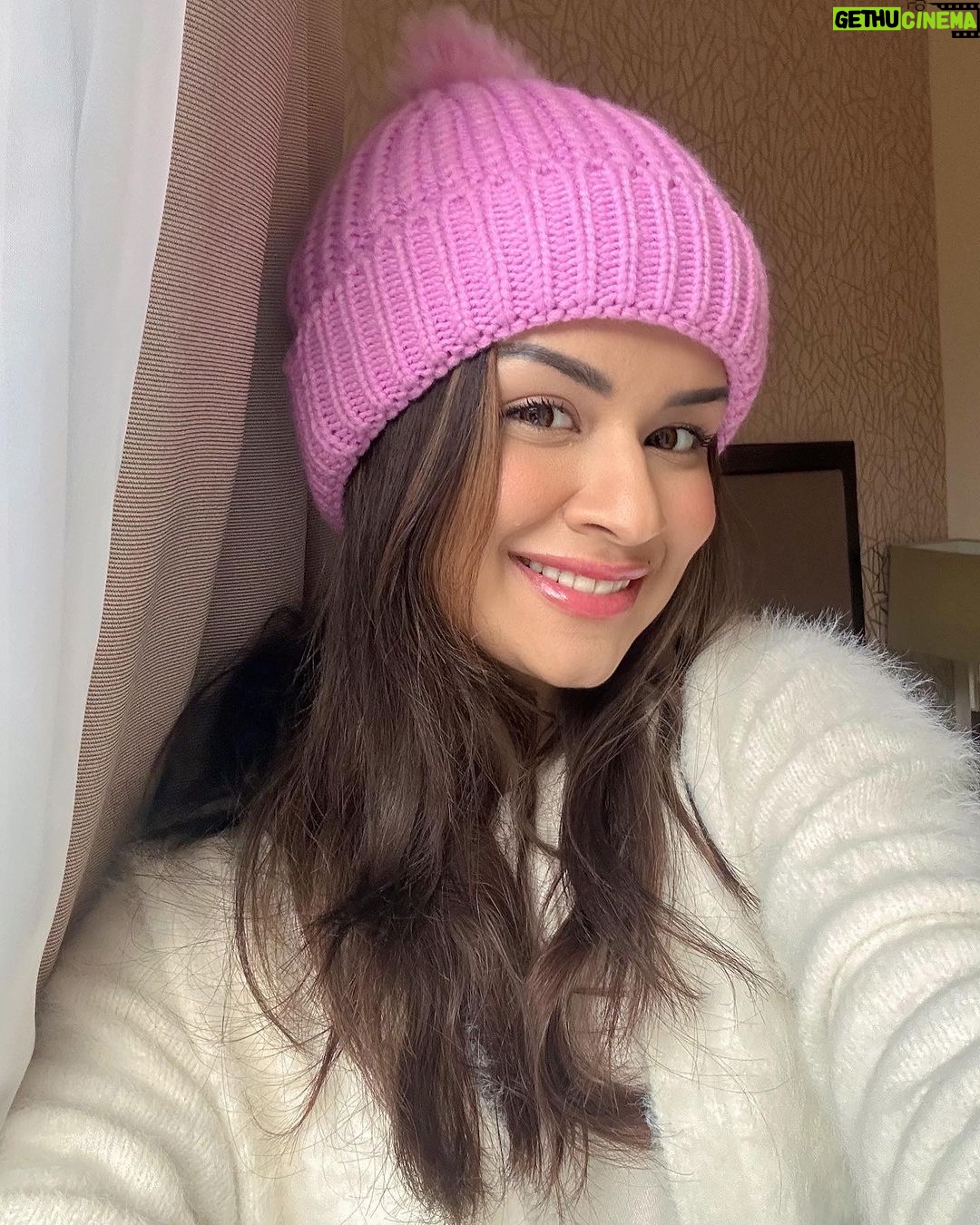 Avneet Kaur Instagram - Cold London mornings and my many moods💖❄️🍂⛄️ London, United Kingdom