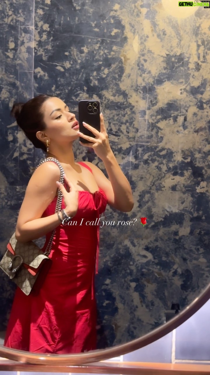 Avneet Kaur Instagram - Me whenever I wear a red dress❤️🌹😚