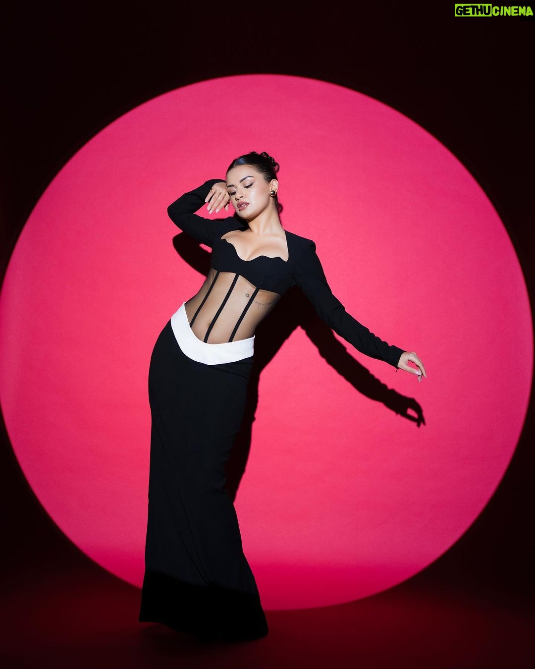 Avneet Kaur Instagram - Yeah I did it again…💣 @gq @gqindia Styled by @natashaabothra With @mausmi_mitra_ Outfit @manishgharatofficial Earring @ishhaara @ascend.rohank Ring @esmecrystals @ascend.rohank Footwear @augusthaofficial Photographer @rishabhkphotography