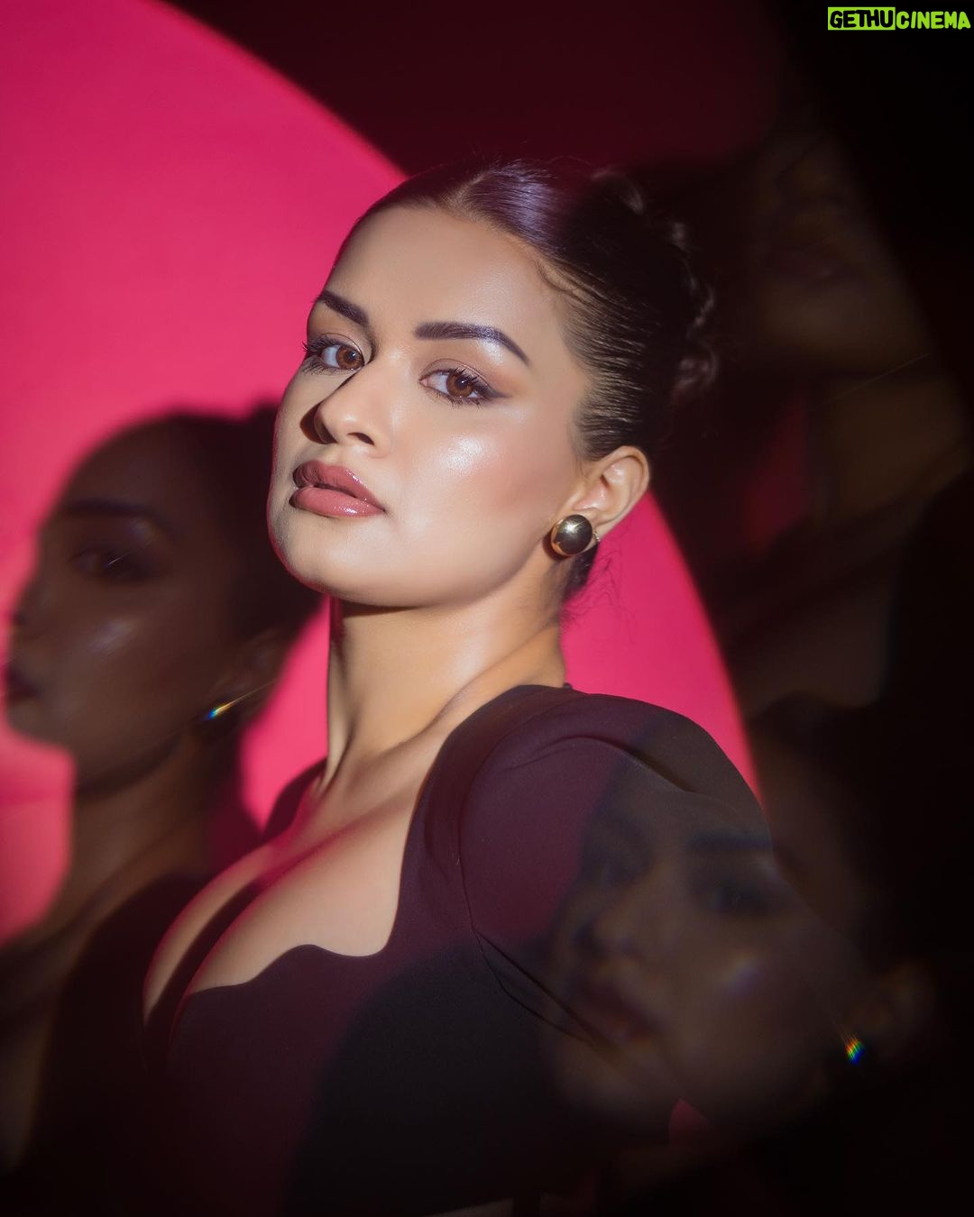 Avneet Kaur Instagram - About last night for @gqindia men of the year🖤♥️ Styled by @natashaabothra With @mausmi_mitra_ Outfit @manishgharatofficial Earring @ishhaara @ascend.rohank Ring @esmecrystals @ascend.rohank Footwear @augusthaofficial Photographer @rishabhkphotography
