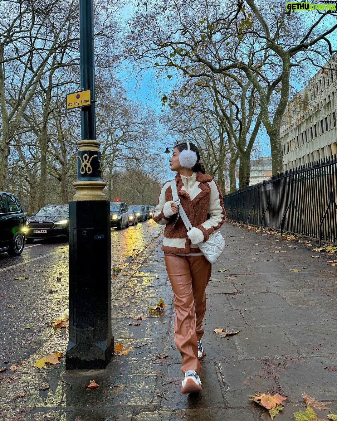 Avneet Kaur Instagram - It's your road, and yours alone, others may walk it with you, but no one can walk it for you 🍁🍂🤍❄️