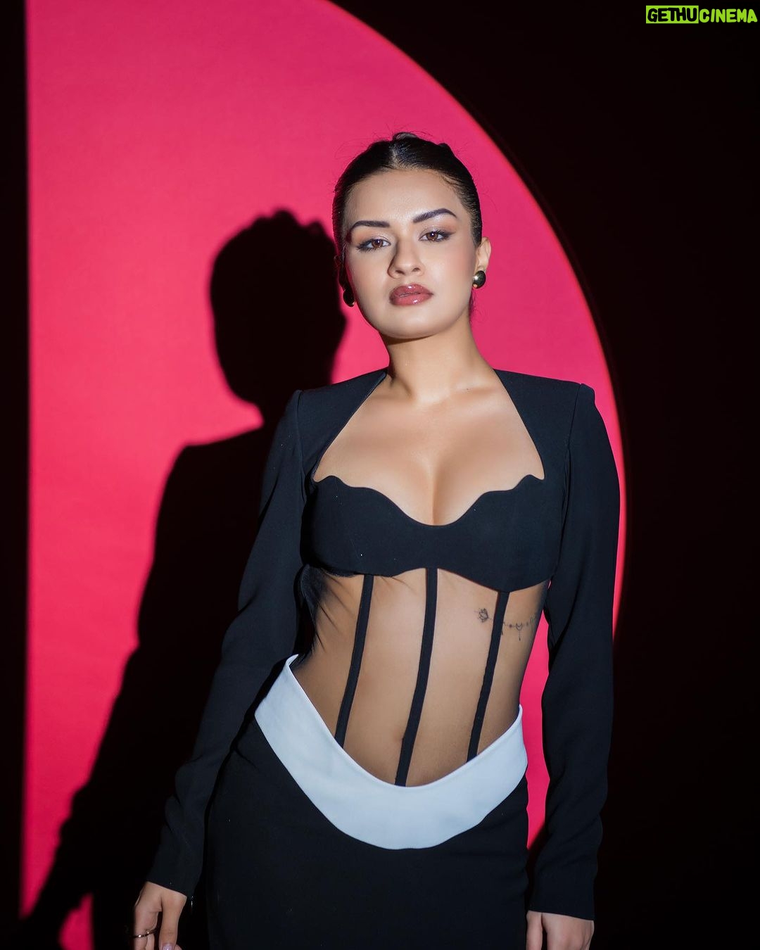 Avneet Kaur Instagram - About last night for @gqindia men of the year🖤♥️ Styled by @natashaabothra With @mausmi_mitra_ Outfit @manishgharatofficial Earring @ishhaara @ascend.rohank Ring @esmecrystals @ascend.rohank Footwear @augusthaofficial Photographer @rishabhkphotography