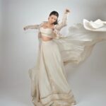Avneet Kaur Instagram - 🕊️🤍💫 Outfit @masumimewawallaofficial Styling @littlepuffsofhappiness 📸 @kakali_das_photography
