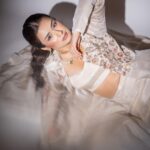 Avneet Kaur Instagram - 🕊️🤍💫 Outfit @masumimewawallaofficial Styling @littlepuffsofhappiness 📸 @kakali_das_photography