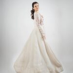Avneet Kaur Instagram - 🕊️🤍💫 Outfit @masumimewawallaofficial Styling @littlepuffsofhappiness 📸 @kakali_das_photography