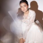 Avneet Kaur Instagram - 🕊️🤍💫 Outfit @masumimewawallaofficial Styling @littlepuffsofhappiness 📸 @kakali_das_photography