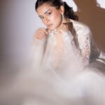 Avneet Kaur Instagram - 🕊️🤍💫 Outfit @masumimewawallaofficial Styling @littlepuffsofhappiness 📸 @kakali_das_photography