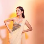 Avneet Kaur Instagram - You’re so golden ⚜️ Styling @kmundhe4442 Wearing @manishgharatofficial 📷 @vishwasgonsalves
