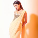 Avneet Kaur Instagram - You’re so golden ⚜️ Styling @kmundhe4442 Wearing @manishgharatofficial 📷 @vishwasgonsalves