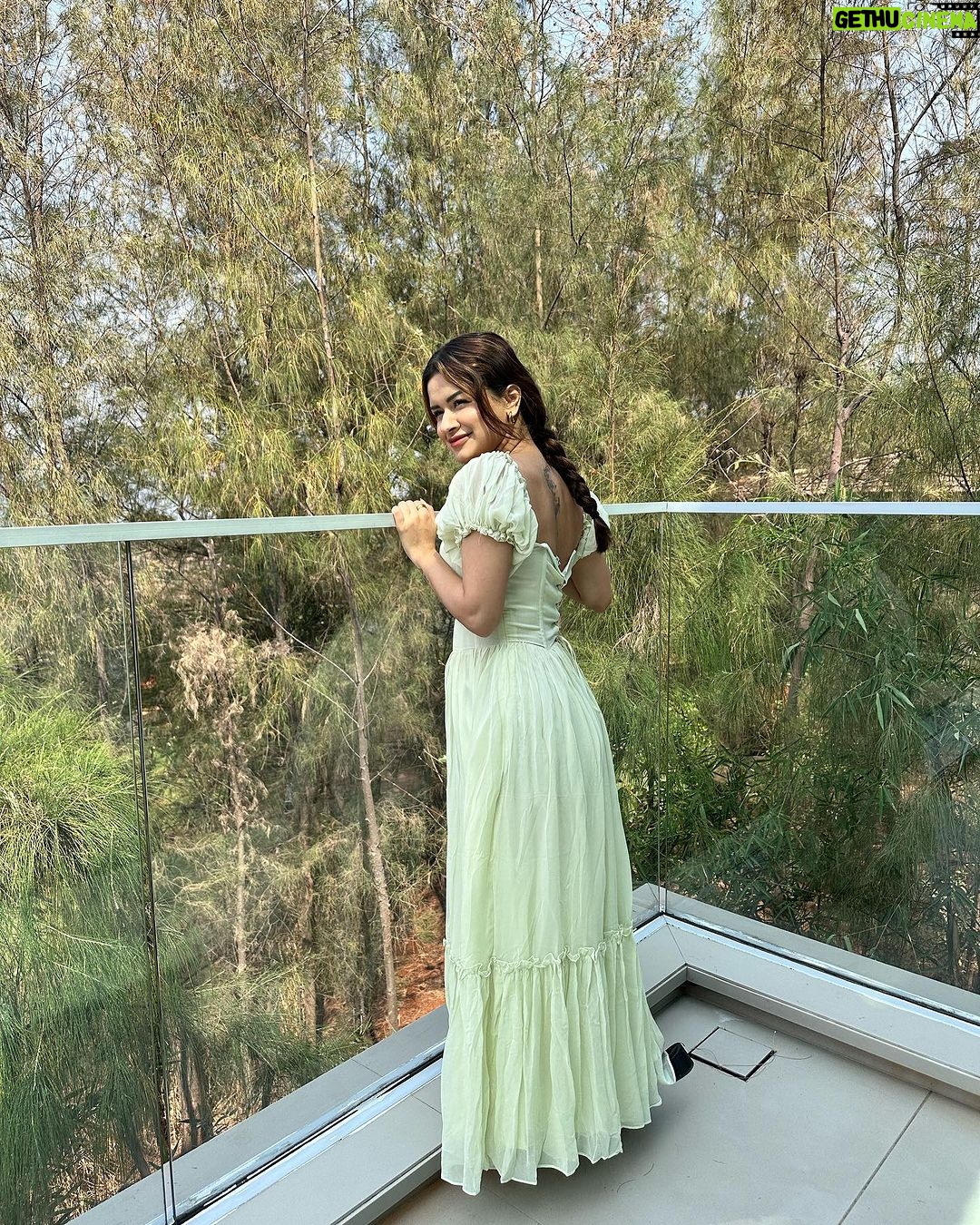Avneet Kaur Instagram - these past 2 days….💗🌷🌄📖🍁☕️ #corememories @amanzi_resort