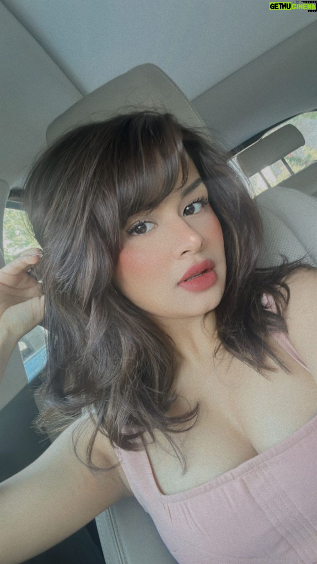 Avneet Kaur Instagram - Out with the old 💇🏻♀️ #summerhair