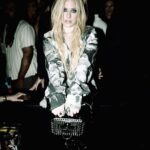 Avril Lavigne Instagram – New York nights with @nylonmag in archive @viviennewestwood