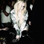 Avril Lavigne Instagram – New York nights with @nylonmag in archive @viviennewestwood