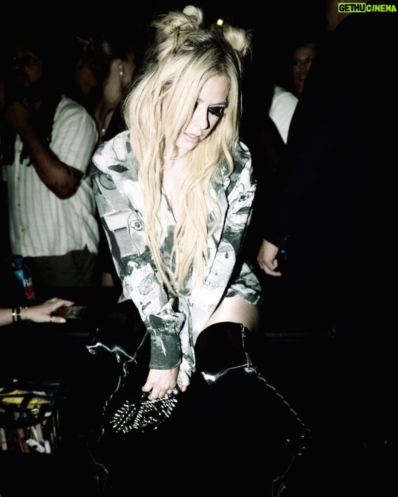 Avril Lavigne Instagram - New York nights with @nylonmag in archive @viviennewestwood