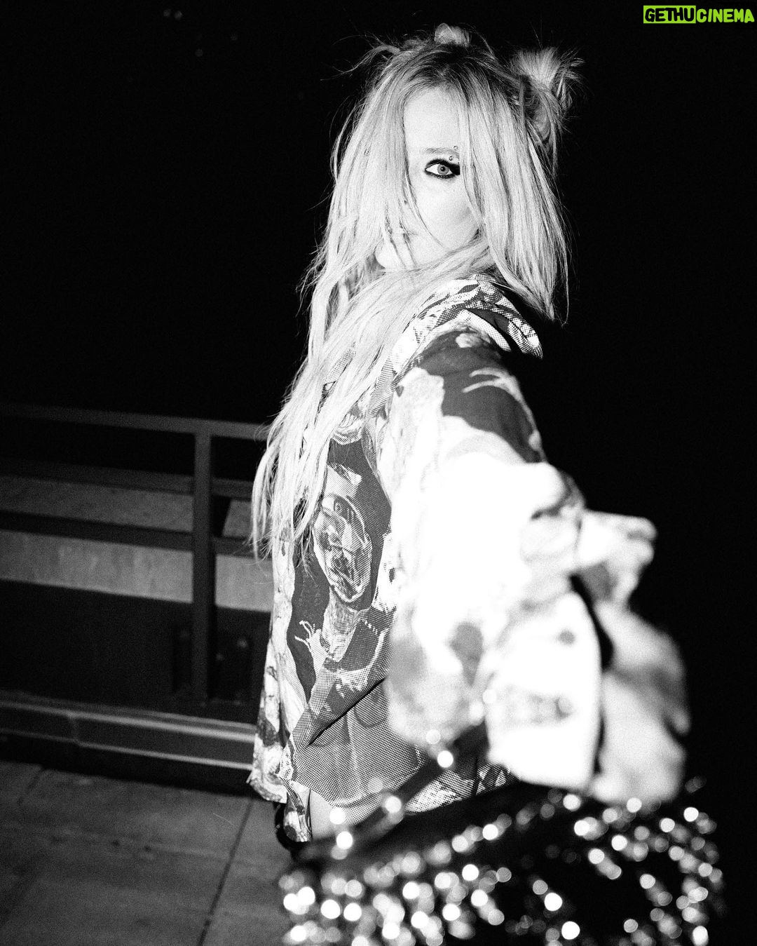 Avril Lavigne Instagram - New York nights with @nylonmag in archive @viviennewestwood
