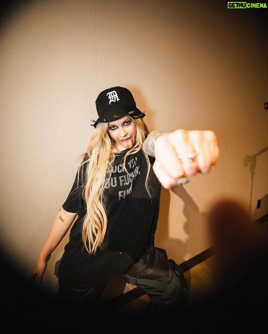 Avril Lavigne Instagram - Wrap a tour. Write songs. Party. What kinda songs do you guys wanna hear ?