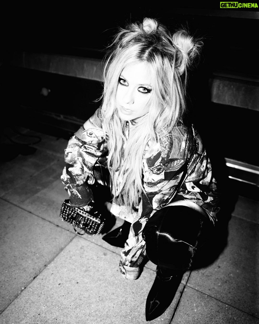Avril Lavigne Instagram - New York nights with @nylonmag in archive @viviennewestwood