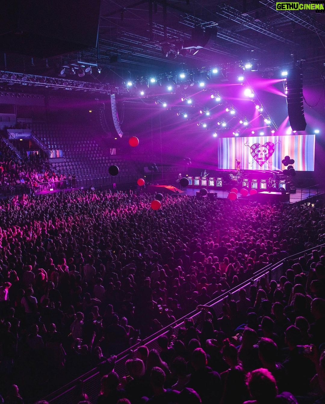 Avril Lavigne Instagram - πΈππ€πΌππ₯π€π§‘ Europe