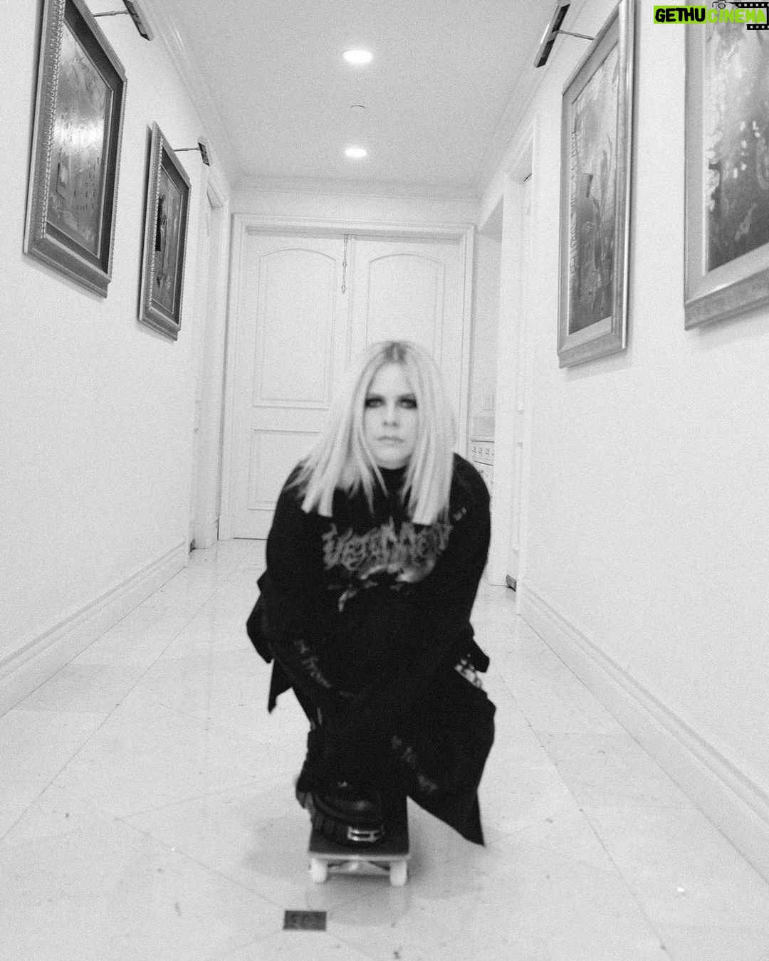 Avril Lavigne Instagram - @numero_netherlands 🧡🖤
