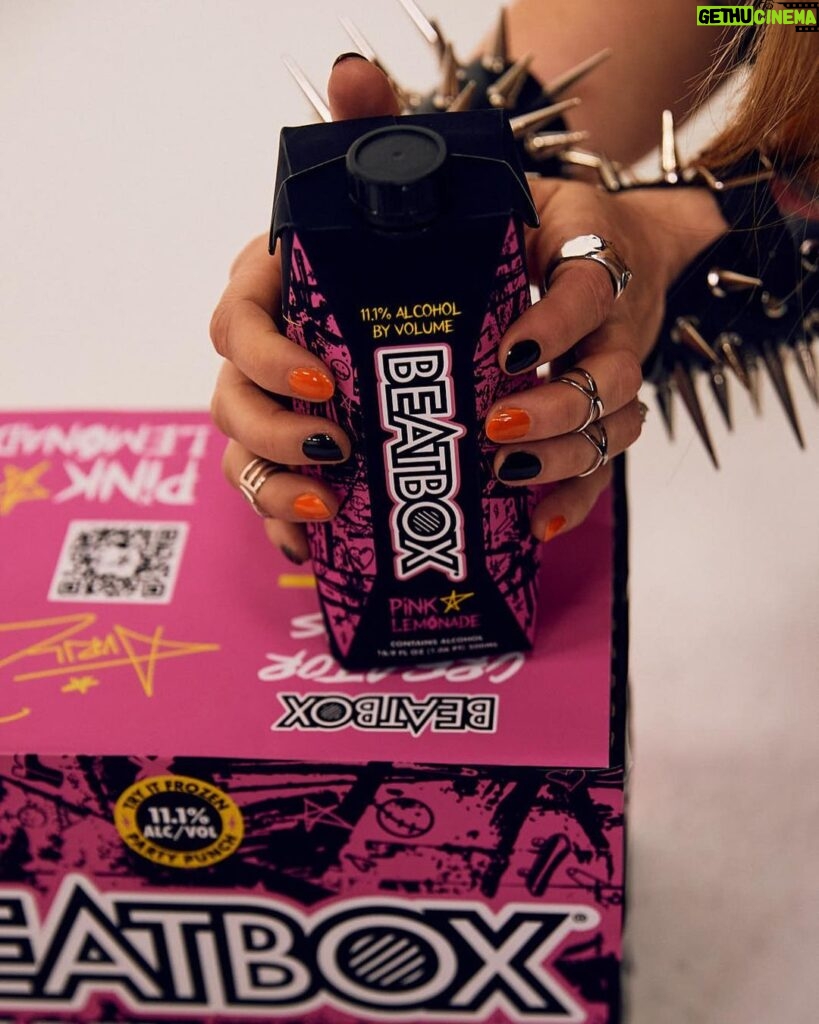 Avril Lavigne Instagram - Stoked to announce my collab with @beatboxbeverages 💖🍋💖 Be the life of the party with me and my new Pink Lemonade. Available now nationwide, link in bio.