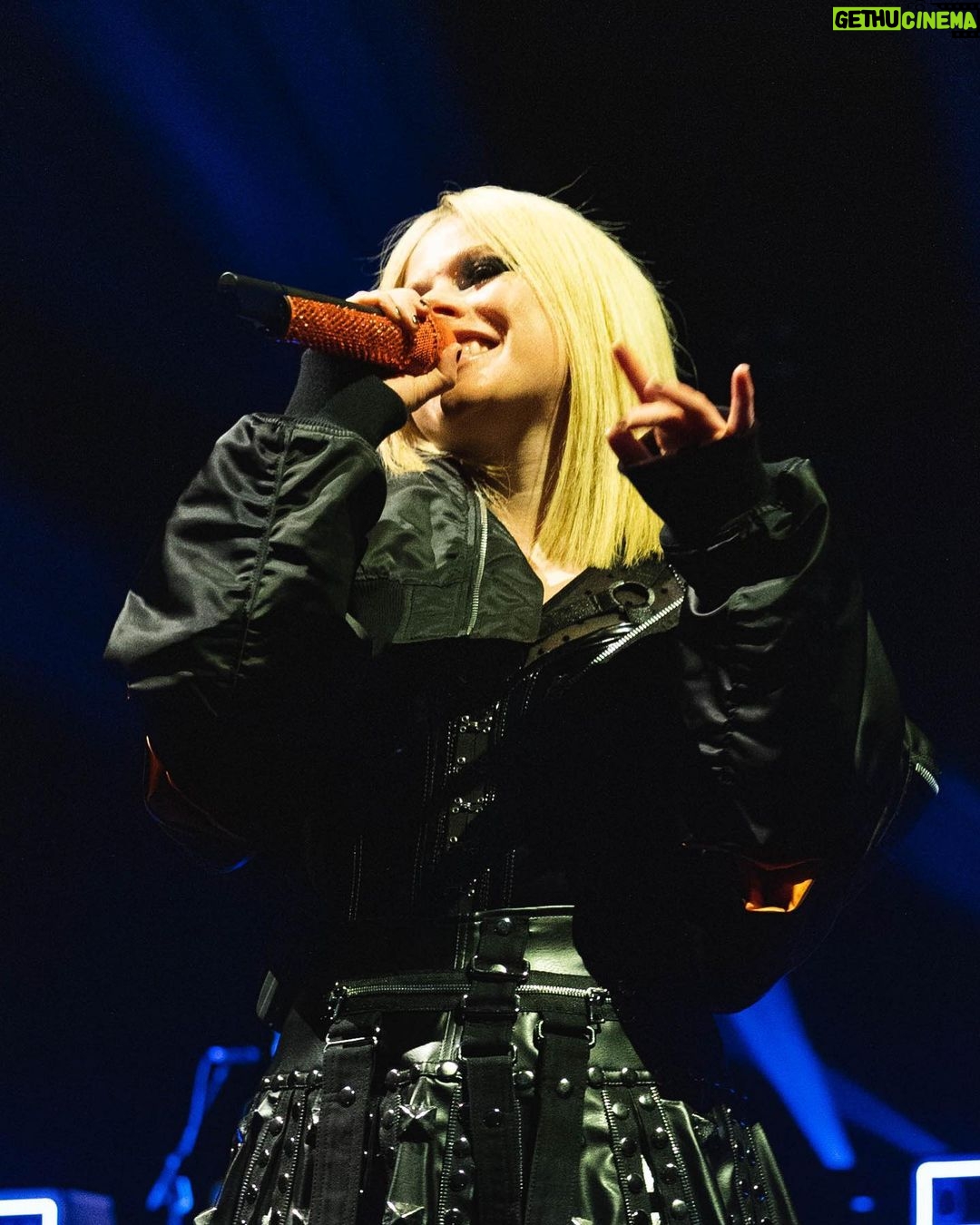 Avril Lavigne Instagram - Germany 🧡🖤 Hamburg, Germany
