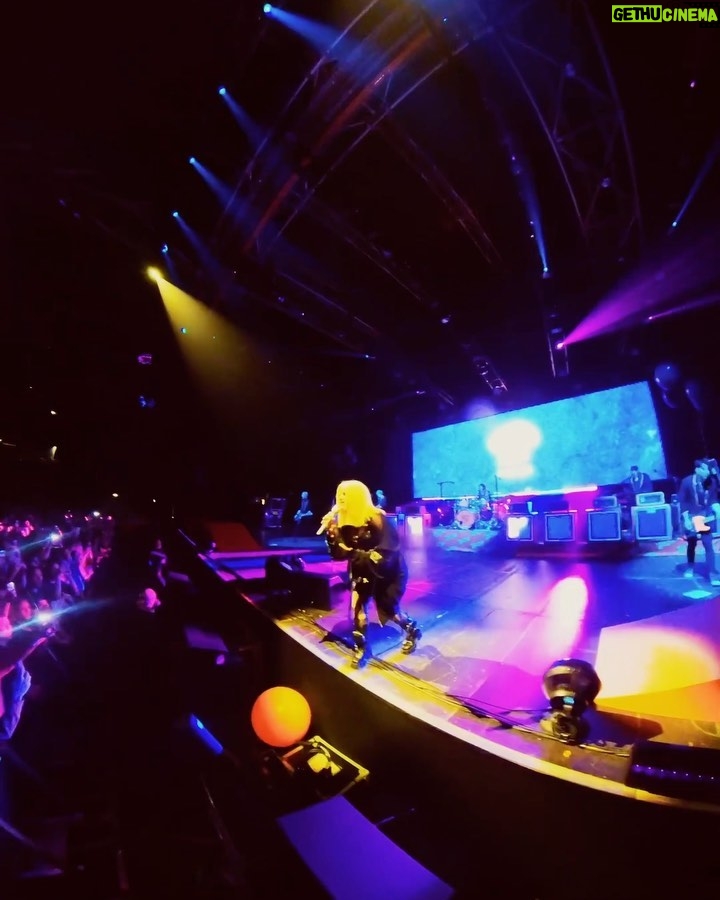 Avril Lavigne Instagram - Are we having fun yet? 🎶 Fuck yes!!!! Amsterdam, Netherlands