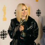 Avril Lavigne Instagram - Thank you so much to the @thejunoawards and to the beautiful fans for voting for the fan choice award! This one’s for you🖤