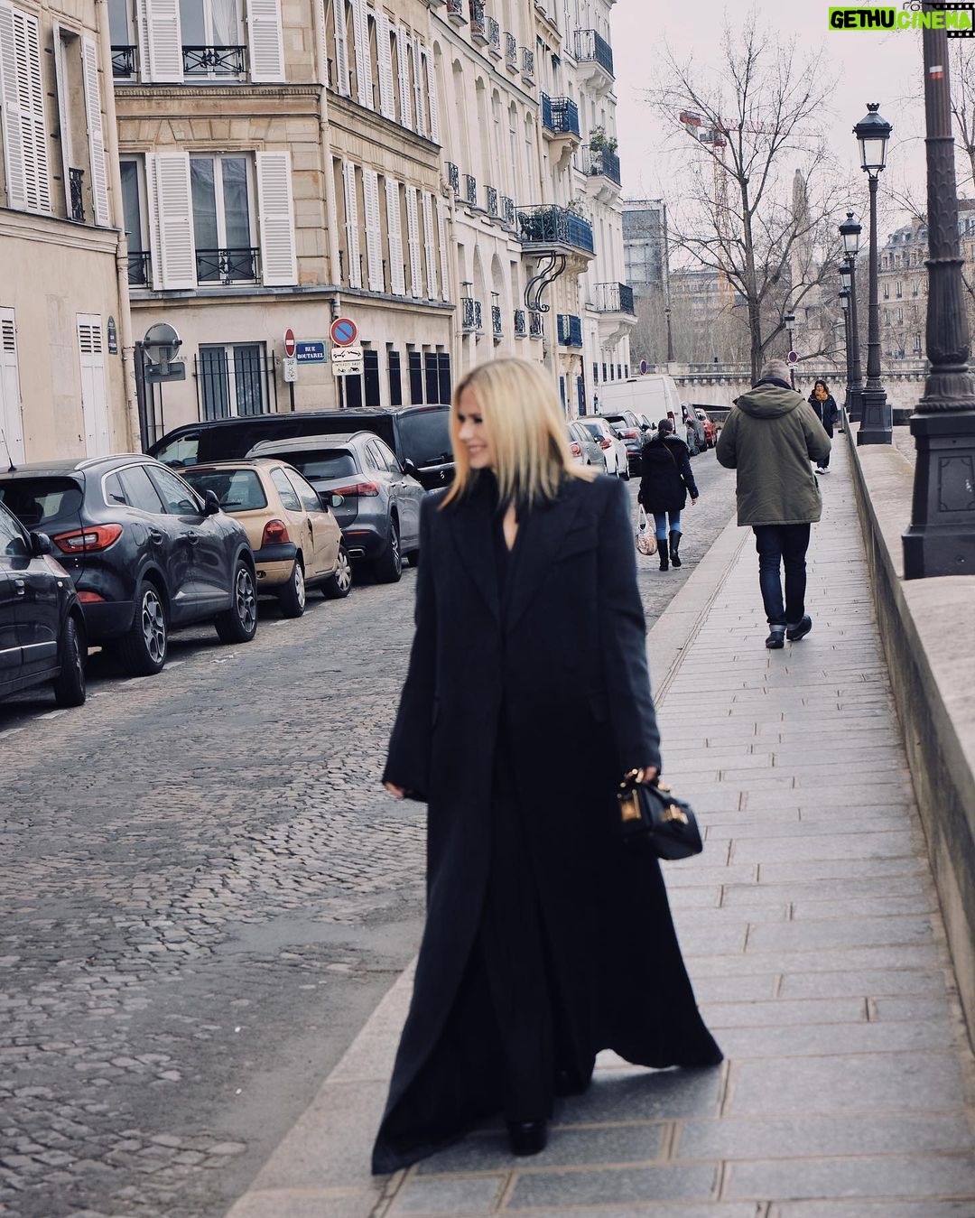 Avril Lavigne Instagram - @lanvin 🖤 Paris, France