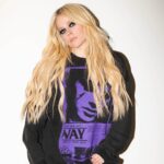 Avril Lavigne Instagram - 💜🖤