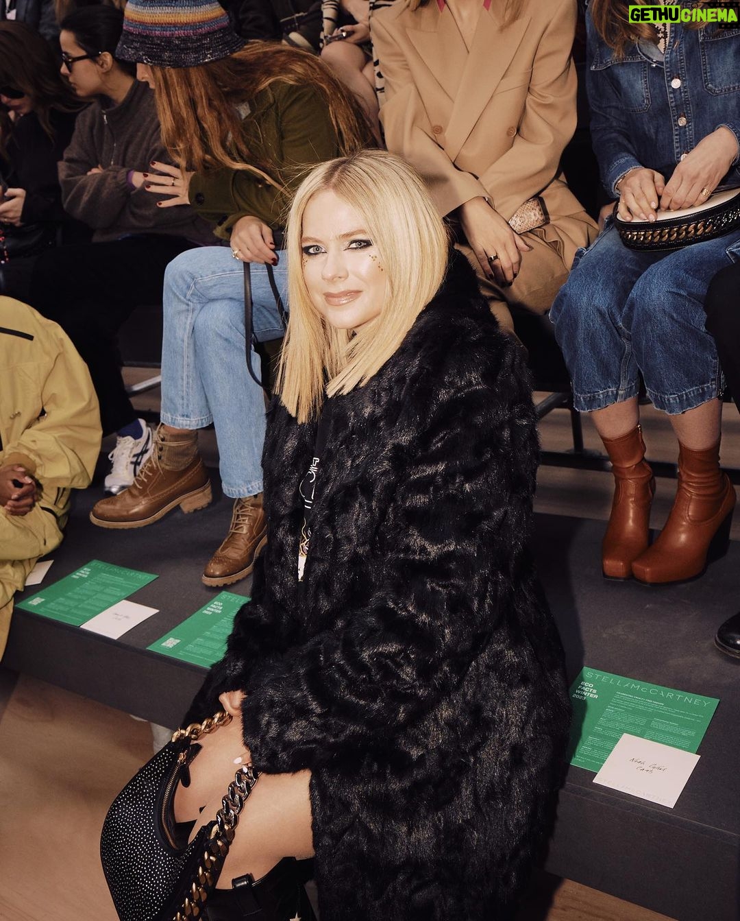 Avril Lavigne Instagram - @stellamccartney 🖤 in Paris 🤍 Paris, France