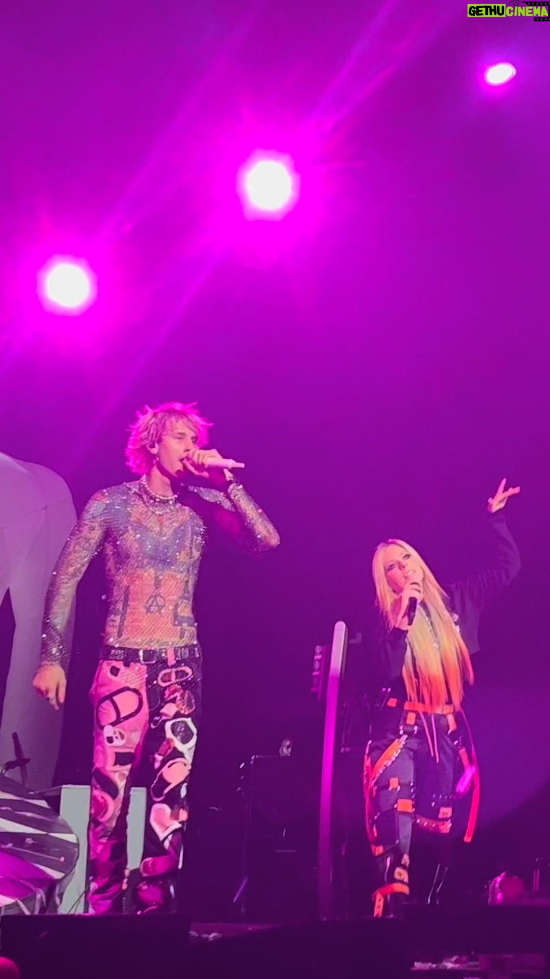 Avril Lavigne Instagram - “BOIS LIE” ft @machinegunkelly