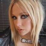 Avril Lavigne Instagram – Lyfe Lately 🖤🧡 Europe
