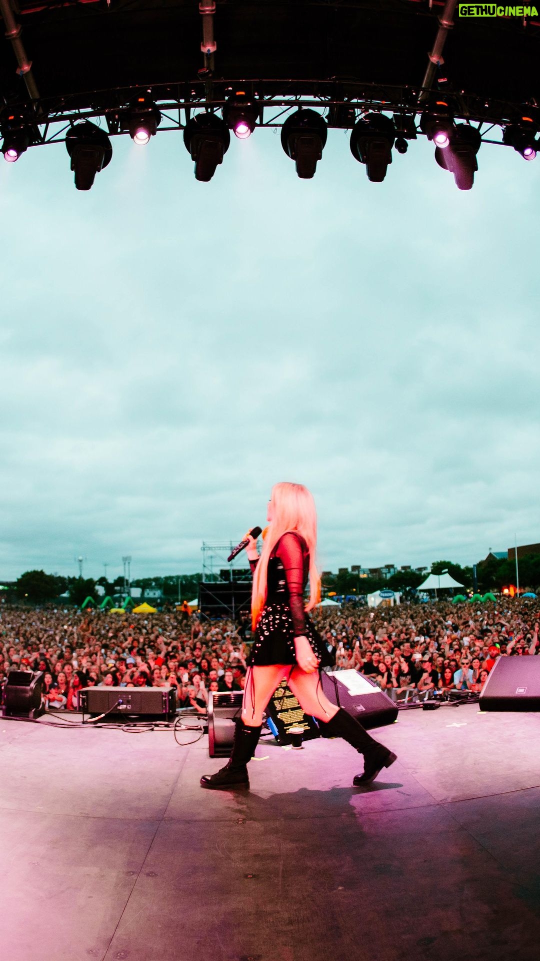 Avril Lavigne Instagram - Hey Hey You You @bostoncalling Boston Calling Music Festival