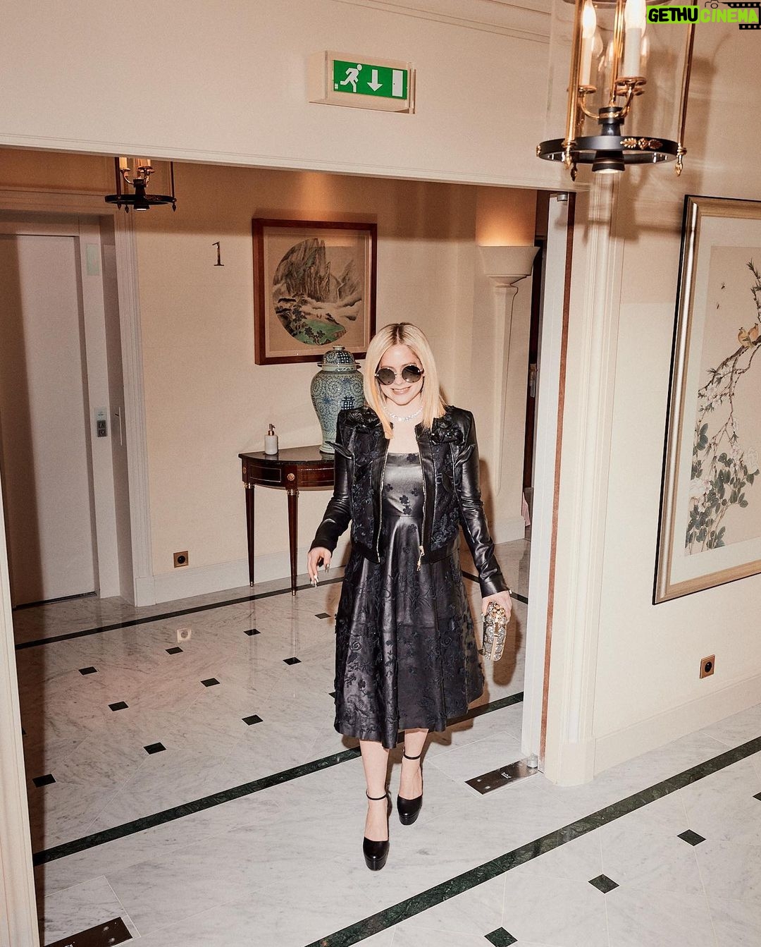 Avril Lavigne Instagram - @eliesaabworld 🖤🖤 Paris, France