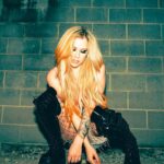 Avril Lavigne Instagram - The less we talk, the more I miss you 🖤💕#ImAMess