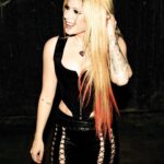 Avril Lavigne Instagram - “Staring at the pavement alone. Wishing I was on my way home to you. All the shops in London are closed. I don’t know where to go from here.” ☠️🖤☠️