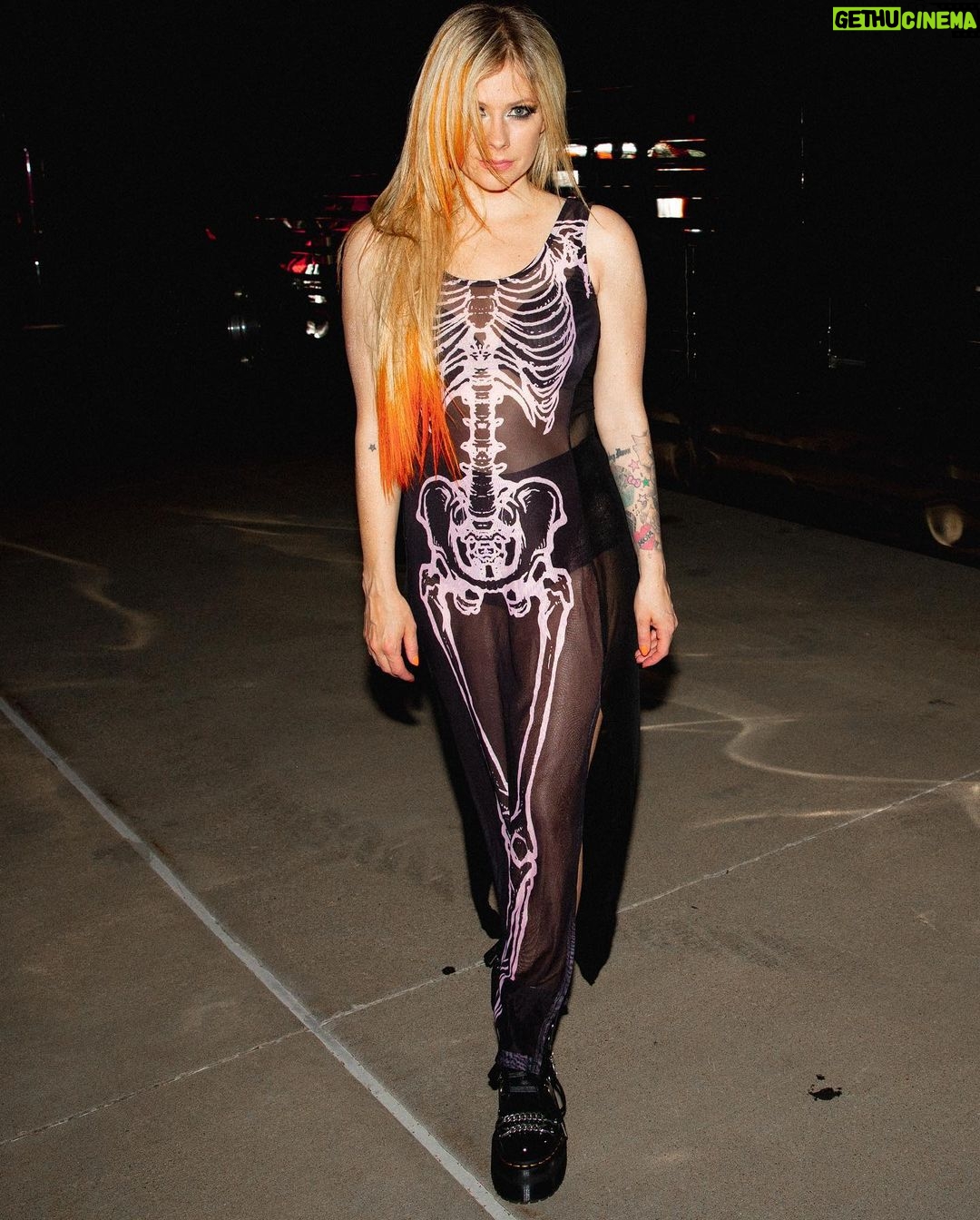 Avril Lavigne Instagram - Spooky Season is here! Have you guys checked out my @killstar collection? Itβs bad to the bone πβ οΈ π