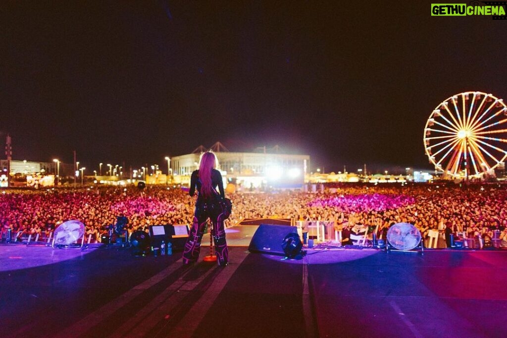 Avril Lavigne Instagram - Rio, Brazil! You are the best! Thank you for rocking with me. Te amo 4-ever 🧡🖤