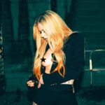 Avril Lavigne Instagram - Very 🖤☠️ Versace 🖤☠️