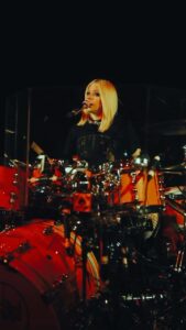 Avril Lavigne Instagram - Channeling my inner @travisbarker 🥁🥁🤘🤘 Hamburg, Germany
