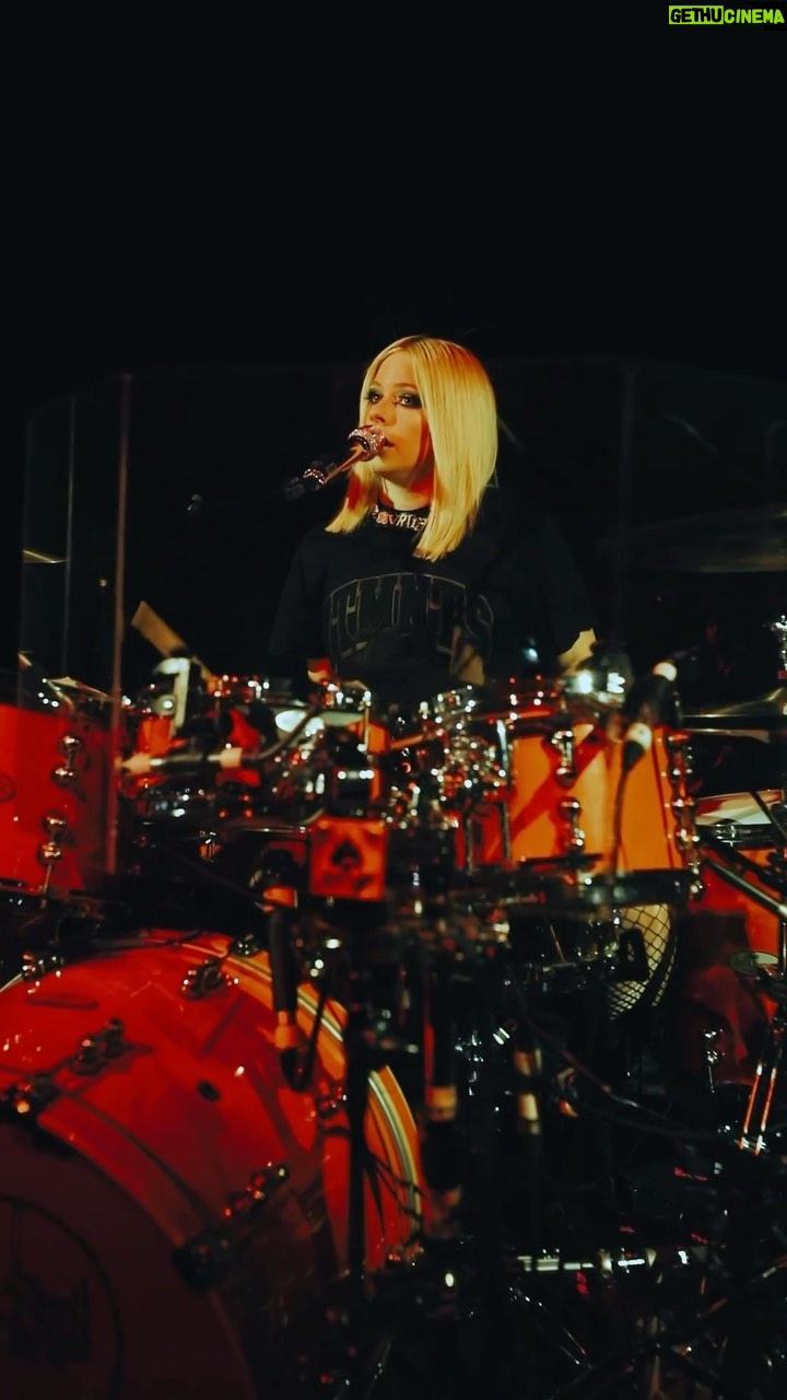 Avril Lavigne Instagram - Channeling my inner @travisbarker 🥁🥁🤘🤘 Hamburg, Germany